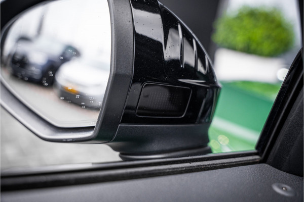 Audi RS4 Avant 2.9 TFSI quattro - Panorama | B&O | Carbon | Elek. Trekhaak | Massage