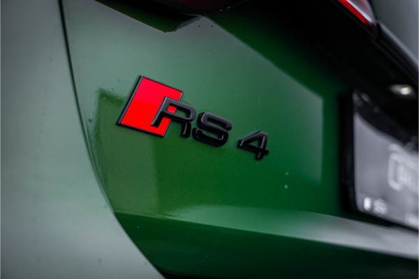 Audi RS4 Avant 2.9 TFSI quattro - Panorama | B&O | Carbon | Elek. Trekhaak | Massage