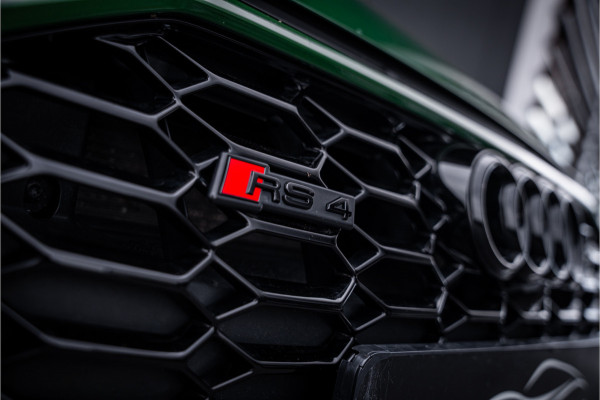 Audi RS4 Avant 2.9 TFSI quattro - Panorama | B&O | Carbon | Elek. Trekhaak | Massage