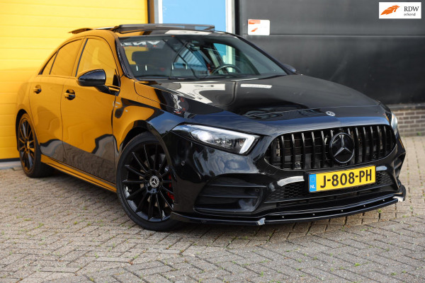 Mercedes-Benz A-Klasse 250 AMG 45 Look / AUT / 224 Pk / Open Panoramadak / Digital Cockpit / Sfeerverlichting / Led / Pdc / 18 Inc