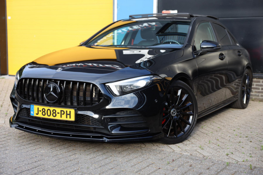 Mercedes-Benz A-Klasse 250 AMG 45 Look / AUT / 224 Pk / Open Panoramadak / Digital Cockpit / Sfeerverlichting / Led / Pdc / 18 Inc