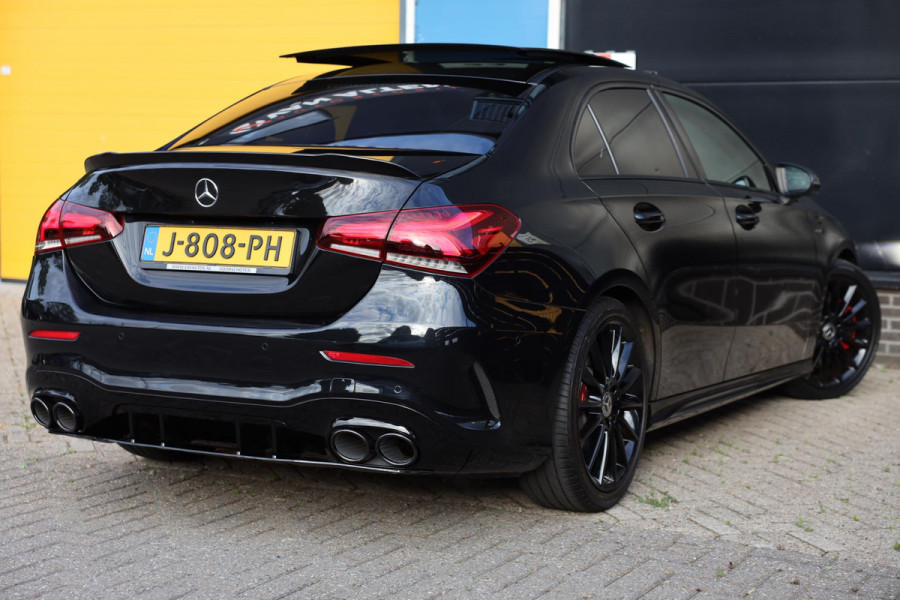 Mercedes-Benz A-Klasse 250 AMG 45 Look / AUT / 224 Pk / Open Panoramadak / Digital Cockpit / Sfeerverlichting / Led / Pdc / 18 Inc
