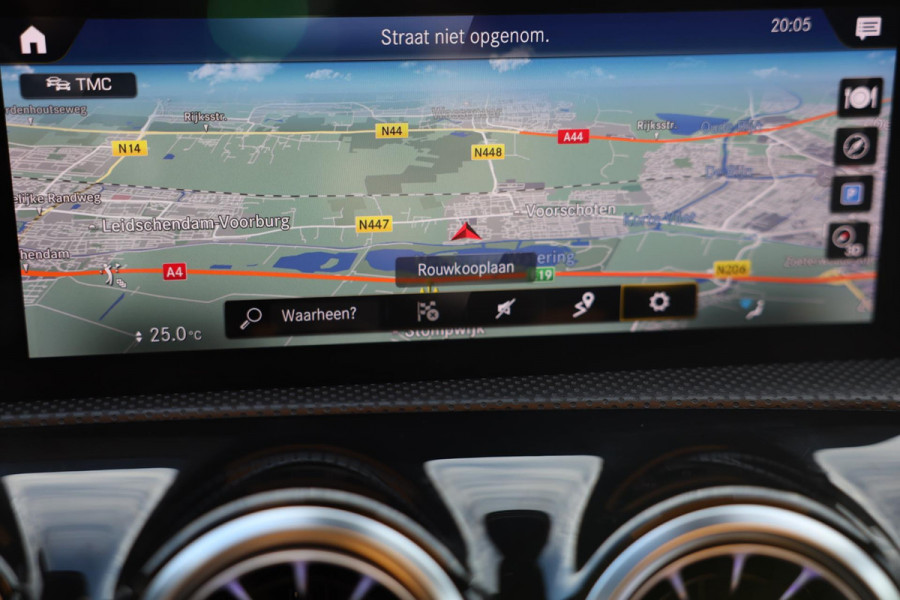 Mercedes-Benz A-Klasse 250 AMG 45 Look / AUT / 224 Pk / Open Panoramadak / Digital Cockpit / Sfeerverlichting / Led / Pdc / 18 Inc
