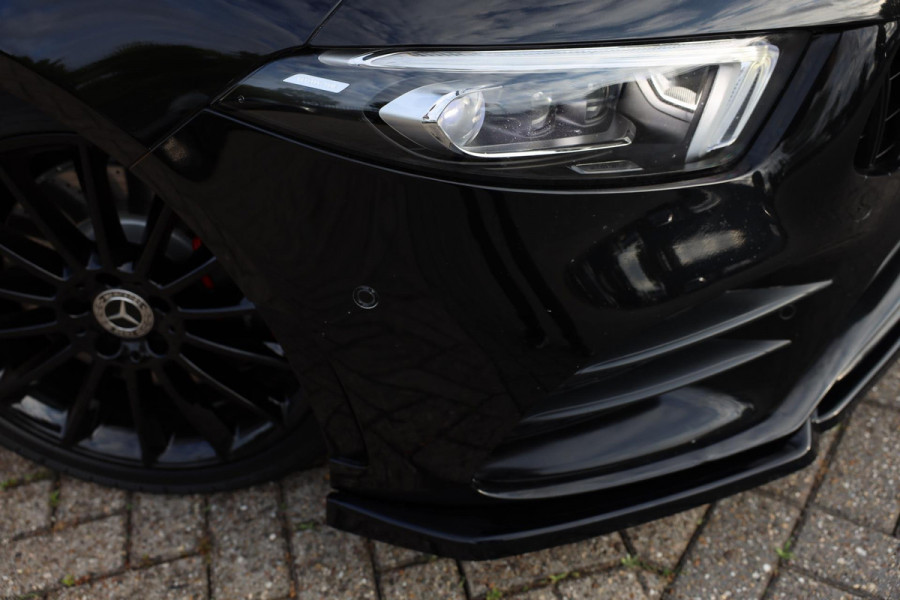 Mercedes-Benz A-Klasse 250 AMG 45 Look / AUT / 224 Pk / Open Panoramadak / Digital Cockpit / Sfeerverlichting / Led / Pdc / 18 Inc