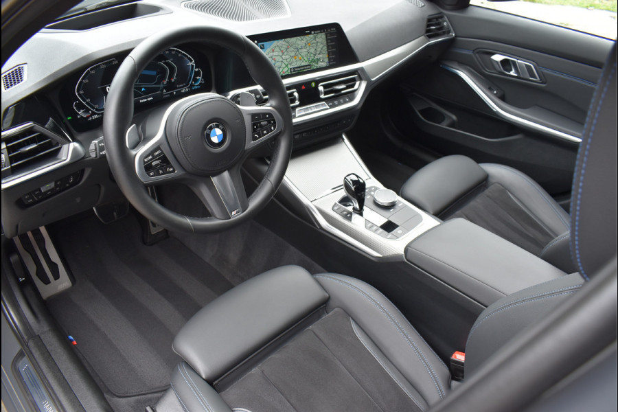 BMW 3 Serie Touring 330e M-Sport 292 Pk Individual Dravit Grijs Metallic Pano Navi Leder Laser Trekhaak Head-Up 19 Inch