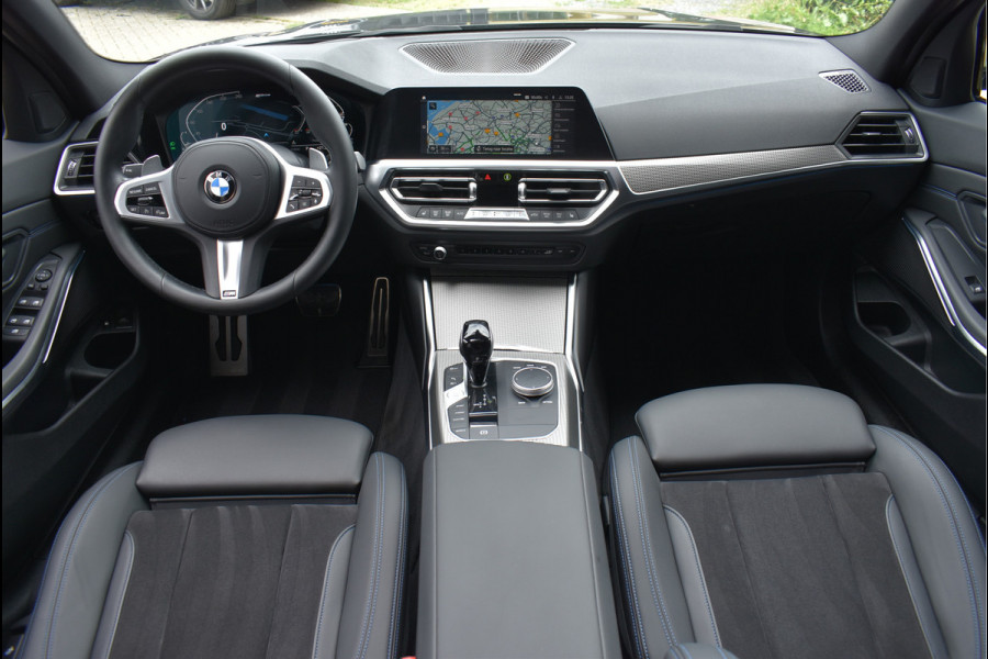 BMW 3 Serie Touring 330e M-Sport 292 Pk Individual Dravit Grijs Metallic Pano Navi Leder Laser Trekhaak Head-Up 19 Inch