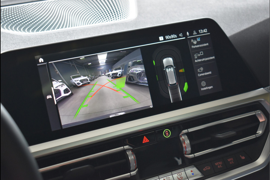 BMW 3 Serie Touring 330e M-Sport 292 Pk Individual Dravit Grijs Metallic Pano Navi Leder Laser Trekhaak Head-Up 19 Inch