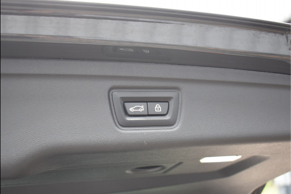 BMW 3 Serie Touring 330e M-Sport 292 Pk Individual Dravit Grijs Metallic Pano Navi Leder Laser Trekhaak Head-Up 19 Inch