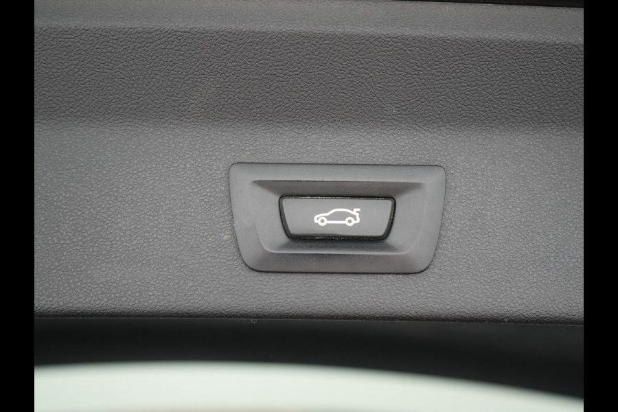 BMW X3 xDrive30e Sportline Plug in Hybrid | PHEV | Trekhaak af Fabriek | Camera | Lederen Sportstoelen Memory | 20"L.M | Apple Carplay | Stuurverwaming | Sfeerverlichting | Navi Prof |