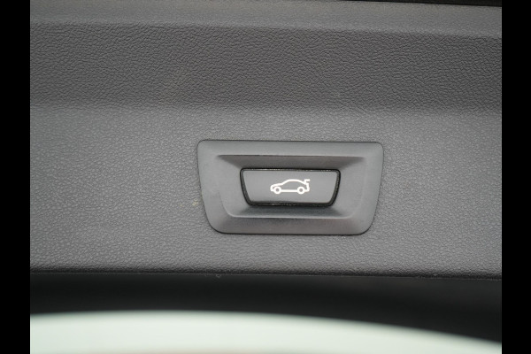 BMW X3 xDrive30e Sportline Plug in Hybrid | PHEV | Trekhaak af Fabriek | Camera | Lederen Sportstoelen Memory | 20"L.M | Apple Carplay | Stuurverwaming | Sfeerverlichting | Navi Prof |