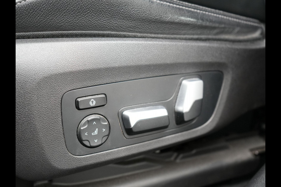 BMW X3 xDrive30e Sportline Plug in Hybrid | PHEV | Trekhaak af Fabriek | Camera | Lederen Sportstoelen Memory | 20"L.M | Apple Carplay | Stuurverwaming | Sfeerverlichting | Navi Prof |