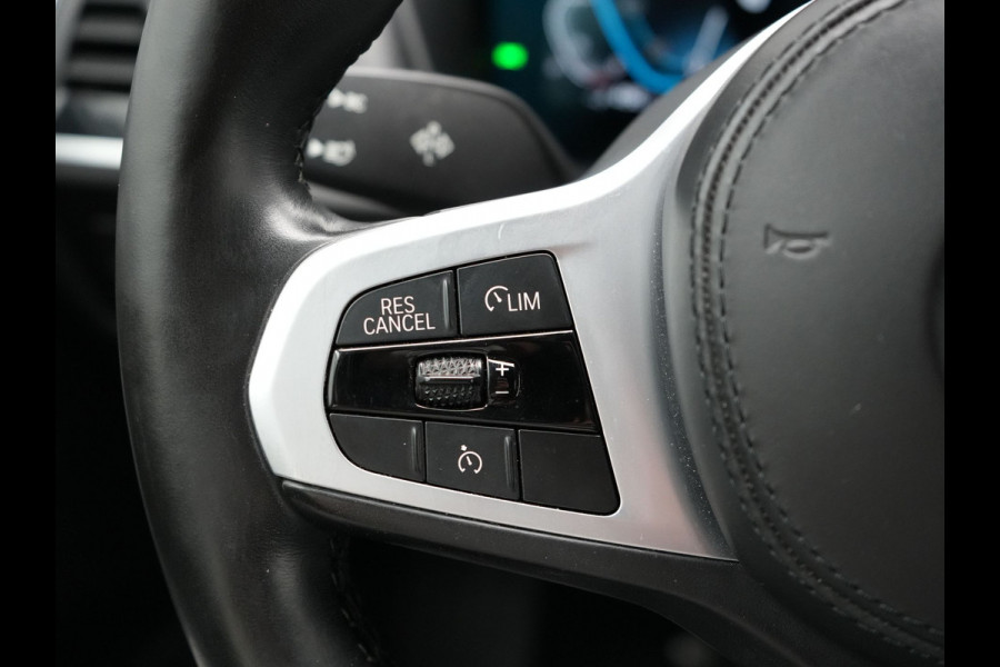 BMW X3 xDrive30e Sportline Plug in Hybrid | PHEV | Trekhaak af Fabriek | Camera | Lederen Sportstoelen Memory | 20"L.M | Apple Carplay | Stuurverwaming | Sfeerverlichting | Navi Prof |