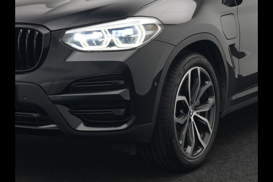 BMW X3 xDrive30e Sportline Plug in Hybrid | PHEV | Trekhaak af Fabriek | Camera | Lederen Sportstoelen Memory | 20"L.M | Apple Carplay | Stuurverwaming | Sfeerverlichting | Navi Prof |