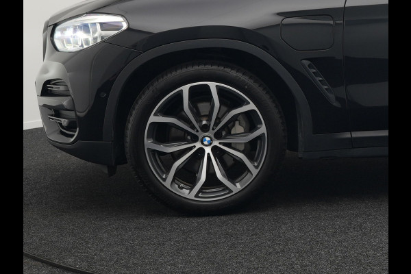 BMW X3 xDrive30e Sportline Plug in Hybrid | PHEV | Trekhaak af Fabriek | Camera | Lederen Sportstoelen Memory | 20"L.M | Apple Carplay | Stuurverwaming | Sfeerverlichting | Navi Prof |