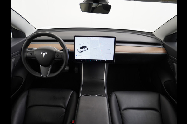 Tesla Model 3 RWD SR+ 60kWh 325PK FSD 3-Computer 18" AutoPilot Leder PanoDak Adaptive-Cruise Lmv Camera's Elektr.-Stuur+Stoelen+Spiegels+Geheu Navi LED Comfortstoelen ACC DAB Voorverwarmen interieur via App Keyless via Telefoonsleutel One-Pedal-Drive Origineel Nederlandse auto tot 11kw laden thuis! 1.584kg licht!