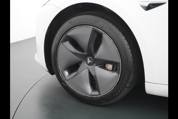 Tesla Model 3 RWD SR+ 60kWh 325PK FSD 3-Computer 18" AutoPilot Leder PanoDak Adaptive-Cruise Lmv Camera's Elektr.-Stuur+Stoelen+Spiegels+Geheu Navi LED Comfortstoelen ACC DAB Voorverwarmen interieur via App Keyless via Telefoonsleutel One-Pedal-Drive Origineel Nederlandse auto tot 11kw laden thuis! 1.584kg licht!