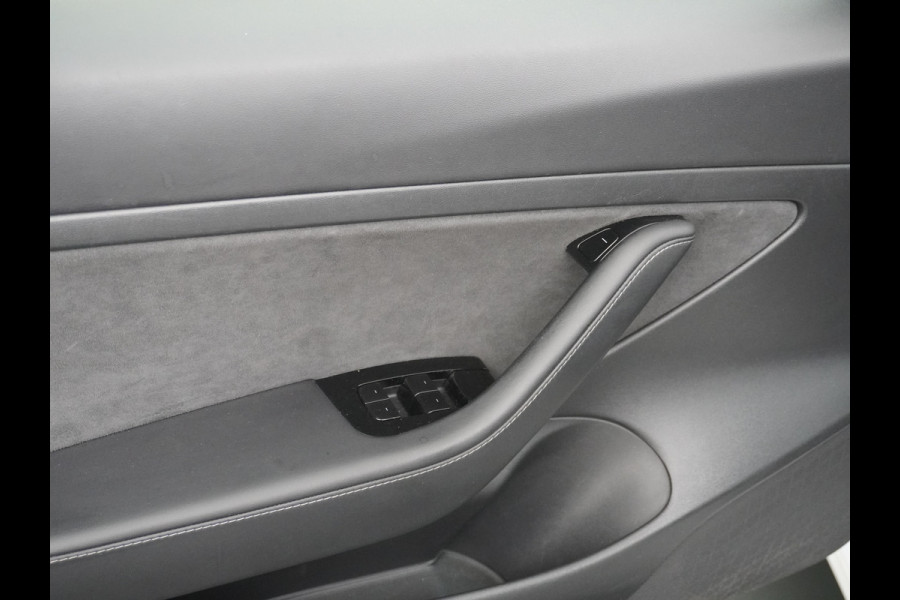Tesla Model 3 RWD SR+ 60kWh 325PK FSD 3-Computer 18" AutoPilot Leder PanoDak Adaptive-Cruise Lmv Camera's Elektr.-Stuur+Stoelen+Spiegels+Geheu Navi LED Comfortstoelen ACC DAB Voorverwarmen interieur via App Keyless via Telefoonsleutel One-Pedal-Drive Origineel Nederlandse auto tot 11kw laden thuis! 1.584kg licht!