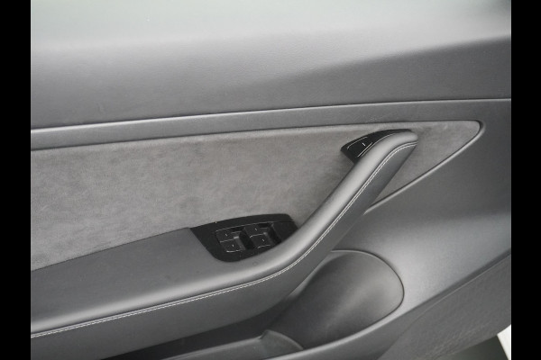 Tesla Model 3 RWD SR+ 60kWh 325PK FSD 3-Computer 18" AutoPilot Leder PanoDak Adaptive-Cruise Lmv Camera's Elektr.-Stuur+Stoelen+Spiegels+Geheu Navi LED Comfortstoelen ACC DAB Voorverwarmen interieur via App Keyless via Telefoonsleutel One-Pedal-Drive Origineel Nederlandse auto tot 11kw laden thuis! 1.584kg licht!
