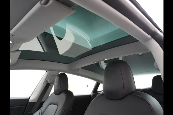 Tesla Model 3 RWD SR+ 60kWh 325PK FSD 3-Computer 18" AutoPilot Leder PanoDak Adaptive-Cruise Lmv Camera's Elektr.-Stuur+Stoelen+Spiegels+Geheu Navi LED Comfortstoelen ACC DAB Voorverwarmen interieur via App Keyless via Telefoonsleutel One-Pedal-Drive Origineel Nederlandse auto tot 11kw laden thuis! 1.584kg licht!