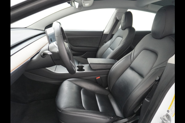 Tesla Model 3 RWD SR+ 60kWh 325PK FSD 3-Computer 18" AutoPilot Leder PanoDak Adaptive-Cruise Lmv Camera's Elektr.-Stuur+Stoelen+Spiegels+Geheu Navi LED Comfortstoelen ACC DAB Voorverwarmen interieur via App Keyless via Telefoonsleutel One-Pedal-Drive Origineel Nederlandse auto tot 11kw laden thuis! 1.584kg licht!