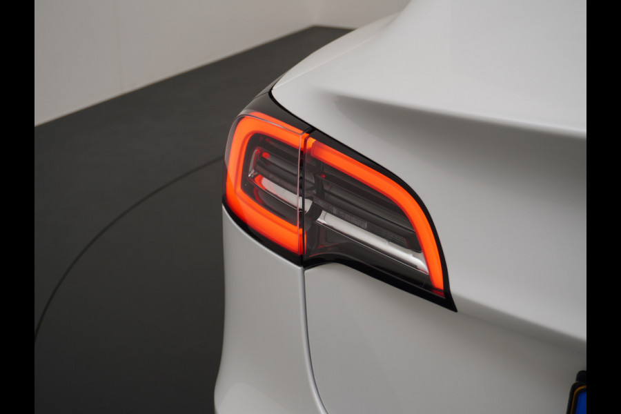 Tesla Model 3 RWD SR+ 60kWh 325PK FSD 3-Computer 18" AutoPilot Leder PanoDak Adaptive-Cruise Lmv Camera's Elektr.-Stuur+Stoelen+Spiegels+Geheu Navi LED Comfortstoelen ACC DAB Voorverwarmen interieur via App Keyless via Telefoonsleutel One-Pedal-Drive Origineel Nederlandse auto tot 11kw laden thuis! 1.584kg licht!