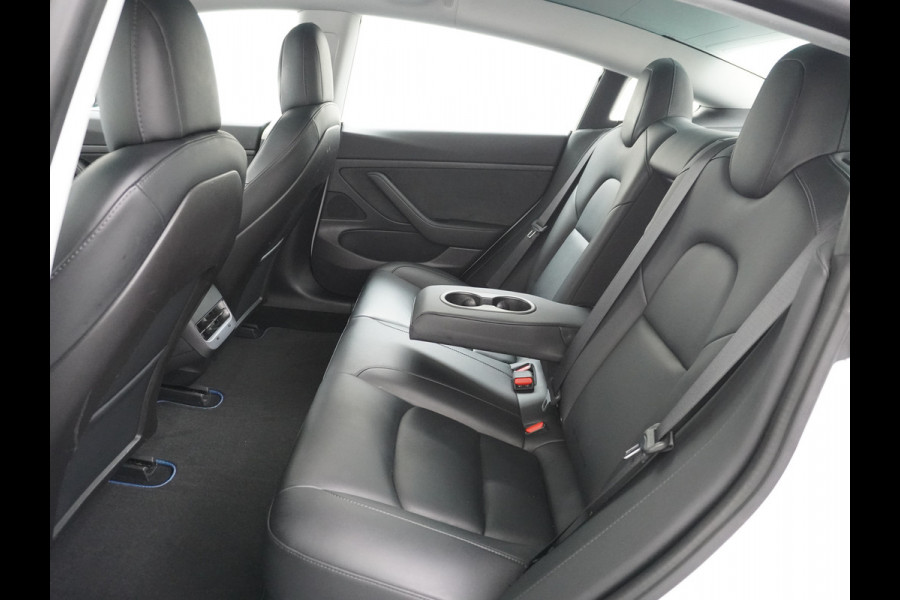 Tesla Model 3 RWD SR+ 60kWh 325PK FSD 3-Computer 18" AutoPilot Leder PanoDak Adaptive-Cruise Lmv Camera's Elektr.-Stuur+Stoelen+Spiegels+Geheu Navi LED Comfortstoelen ACC DAB Voorverwarmen interieur via App Keyless via Telefoonsleutel One-Pedal-Drive Origineel Nederlandse auto tot 11kw laden thuis! 1.584kg licht!