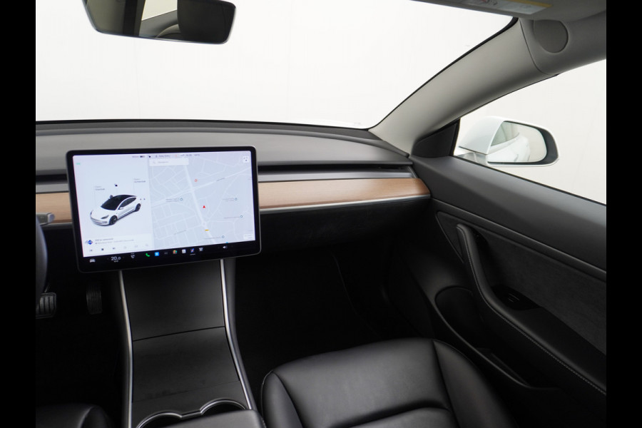 Tesla Model 3 RWD SR+ 60kWh 325PK FSD 3-Computer 18" AutoPilot Leder PanoDak Adaptive-Cruise Lmv Camera's Elektr.-Stuur+Stoelen+Spiegels+Geheu Navi LED Comfortstoelen ACC DAB Voorverwarmen interieur via App Keyless via Telefoonsleutel One-Pedal-Drive Origineel Nederlandse auto tot 11kw laden thuis! 1.584kg licht!