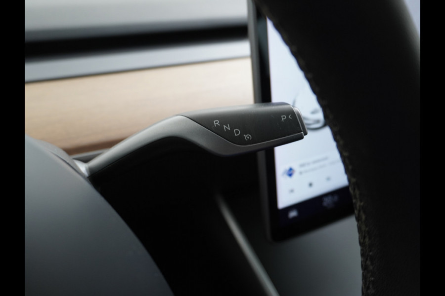Tesla Model 3 RWD SR+ 60kWh 325PK FSD 3-Computer 18" AutoPilot Leder PanoDak Adaptive-Cruise Lmv Camera's Elektr.-Stuur+Stoelen+Spiegels+Geheu Navi LED Comfortstoelen ACC DAB Voorverwarmen interieur via App Keyless via Telefoonsleutel One-Pedal-Drive Origineel Nederlandse auto tot 11kw laden thuis! 1.584kg licht!