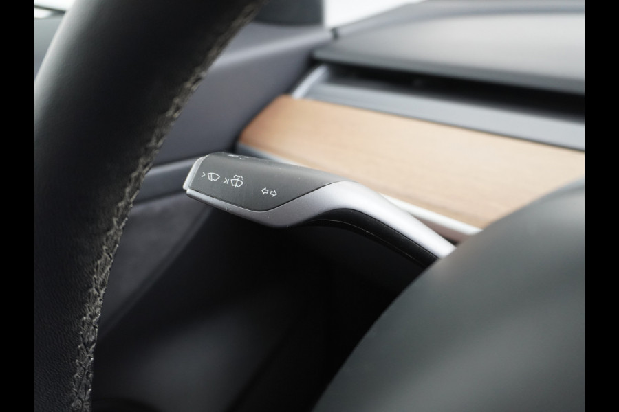 Tesla Model 3 RWD SR+ 60kWh 325PK FSD 3-Computer 18" AutoPilot Leder PanoDak Adaptive-Cruise Lmv Camera's Elektr.-Stuur+Stoelen+Spiegels+Geheu Navi LED Comfortstoelen ACC DAB Voorverwarmen interieur via App Keyless via Telefoonsleutel One-Pedal-Drive Origineel Nederlandse auto tot 11kw laden thuis! 1.584kg licht!