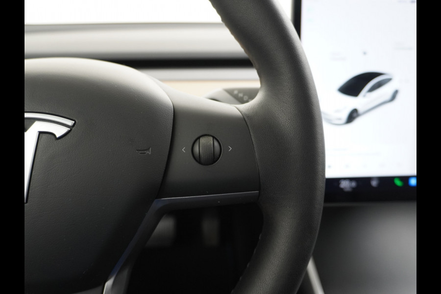 Tesla Model 3 RWD SR+ 60kWh 325PK FSD 3-Computer 18" AutoPilot Leder PanoDak Adaptive-Cruise Lmv Camera's Elektr.-Stuur+Stoelen+Spiegels+Geheu Navi LED Comfortstoelen ACC DAB Voorverwarmen interieur via App Keyless via Telefoonsleutel One-Pedal-Drive Origineel Nederlandse auto tot 11kw laden thuis! 1.584kg licht!