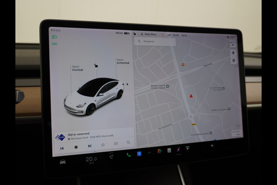 Tesla Model 3 RWD SR+ 60kWh 325PK FSD 3-Computer 18" AutoPilot Leder PanoDak Adaptive-Cruise Lmv Camera's Elektr.-Stuur+Stoelen+Spiegels+Geheu Navi LED Comfortstoelen ACC DAB Voorverwarmen interieur via App Keyless via Telefoonsleutel One-Pedal-Drive Origineel Nederlandse auto tot 11kw laden thuis! 1.584kg licht!