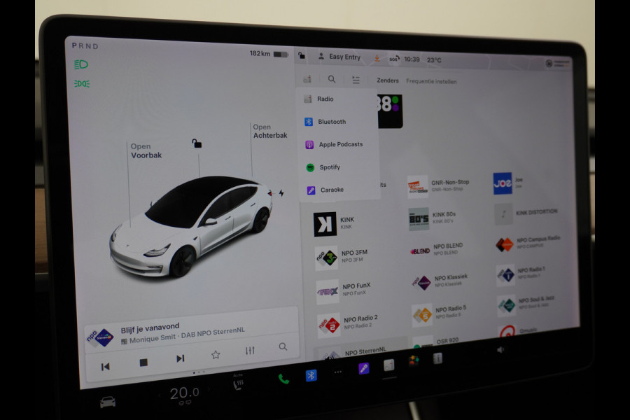 Tesla Model 3 RWD SR+ 60kWh 325PK FSD 3-Computer 18" AutoPilot Leder PanoDak Adaptive-Cruise Lmv Camera's Elektr.-Stuur+Stoelen+Spiegels+Geheu Navi LED Comfortstoelen ACC DAB Voorverwarmen interieur via App Keyless via Telefoonsleutel One-Pedal-Drive Origineel Nederlandse auto tot 11kw laden thuis! 1.584kg licht!