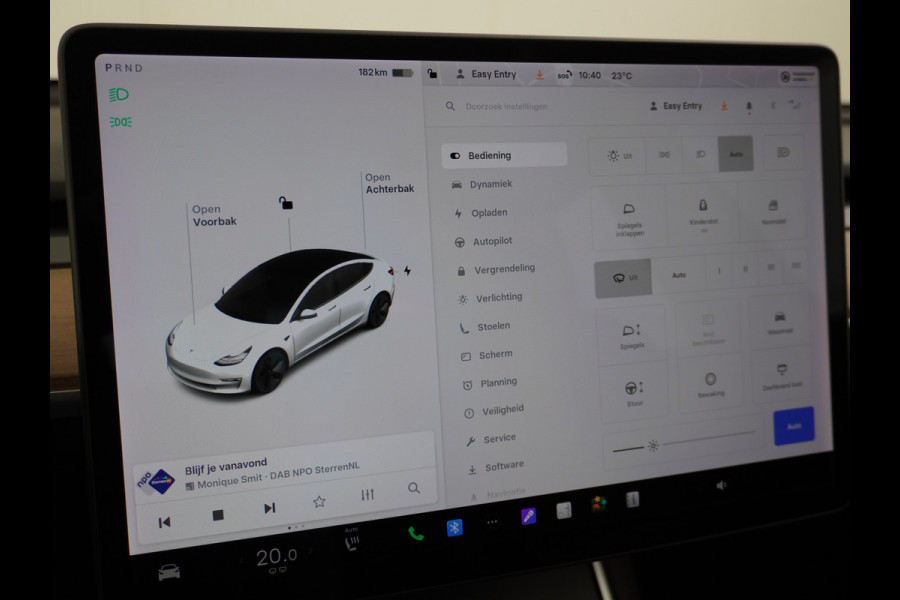 Tesla Model 3 RWD SR+ 60kWh 325PK FSD 3-Computer 18" AutoPilot Leder PanoDak Adaptive-Cruise Lmv Camera's Elektr.-Stuur+Stoelen+Spiegels+Geheu Navi LED Comfortstoelen ACC DAB Voorverwarmen interieur via App Keyless via Telefoonsleutel One-Pedal-Drive Origineel Nederlandse auto tot 11kw laden thuis! 1.584kg licht!