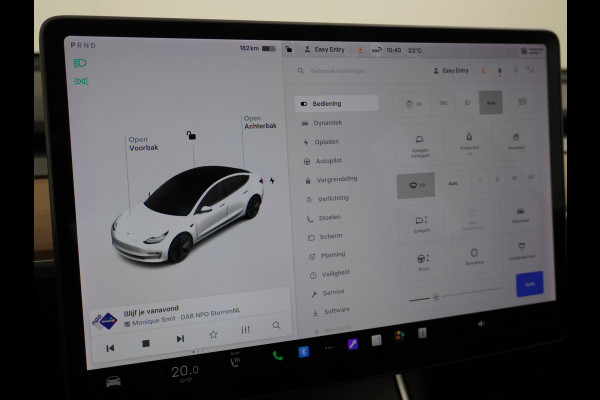 Tesla Model 3 RWD SR+ 60kWh 325PK FSD 3-Computer 18" AutoPilot Leder PanoDak Adaptive-Cruise Lmv Camera's Elektr.-Stuur+Stoelen+Spiegels+Geheu Navi LED Comfortstoelen ACC DAB Voorverwarmen interieur via App Keyless via Telefoonsleutel One-Pedal-Drive Origineel Nederlandse auto tot 11kw laden thuis! 1.584kg licht!