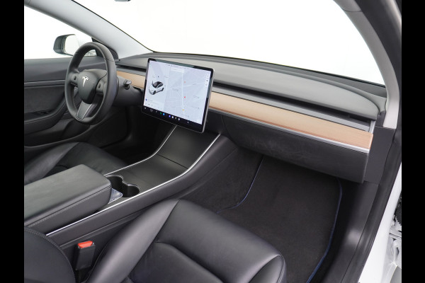 Tesla Model 3 RWD SR+ 60kWh 325PK FSD 3-Computer 18" AutoPilot Leder PanoDak Adaptive-Cruise Lmv Camera's Elektr.-Stuur+Stoelen+Spiegels+Geheu Navi LED Comfortstoelen ACC DAB Voorverwarmen interieur via App Keyless via Telefoonsleutel One-Pedal-Drive Origineel Nederlandse auto tot 11kw laden thuis! 1.584kg licht!