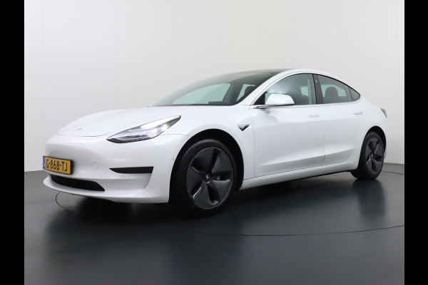 Tesla Model 3 RWD SR+ 60kWh 325PK FSD 3-Computer 18" AutoPilot Leder PanoDak Adaptive-Cruise Lmv Camera's Elektr.-Stuur+Stoelen+Spiegels+Geheu Navi LED Comfortstoelen ACC DAB Voorverwarmen interieur via App Keyless via Telefoonsleutel One-Pedal-Drive Origineel Nederlandse auto tot 11kw laden thuis! 1.584kg licht!