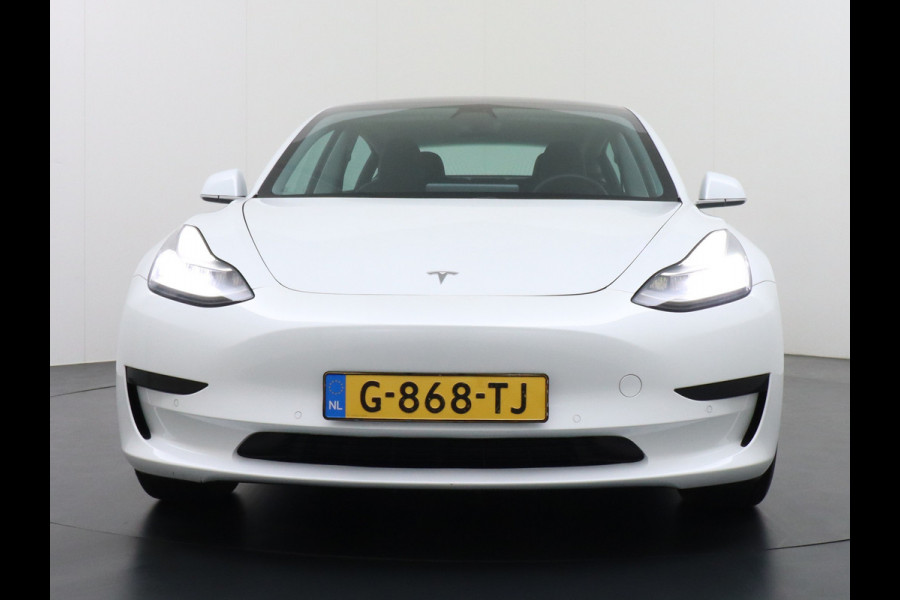 Tesla Model 3 RWD SR+ 60kWh 325PK FSD 3-Computer 18" AutoPilot Leder PanoDak Adaptive-Cruise Lmv Camera's Elektr.-Stuur+Stoelen+Spiegels+Geheu Navi LED Comfortstoelen ACC DAB Voorverwarmen interieur via App Keyless via Telefoonsleutel One-Pedal-Drive Origineel Nederlandse auto tot 11kw laden thuis! 1.584kg licht!
