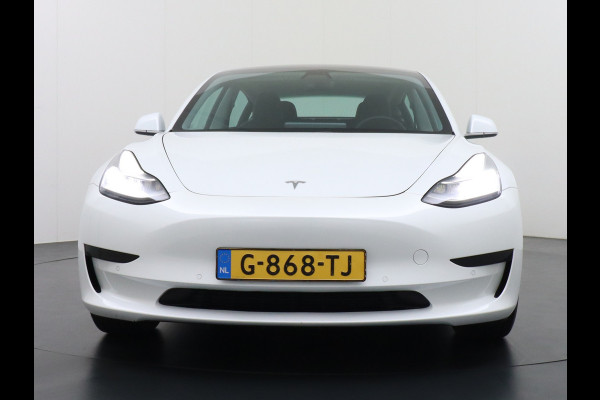 Tesla Model 3 RWD SR+ 60kWh 325PK FSD 3-Computer 18" AutoPilot Leder PanoDak Adaptive-Cruise Lmv Camera's Elektr.-Stuur+Stoelen+Spiegels+Geheu Navi LED Comfortstoelen ACC DAB Voorverwarmen interieur via App Keyless via Telefoonsleutel One-Pedal-Drive Origineel Nederlandse auto tot 11kw laden thuis! 1.584kg licht!
