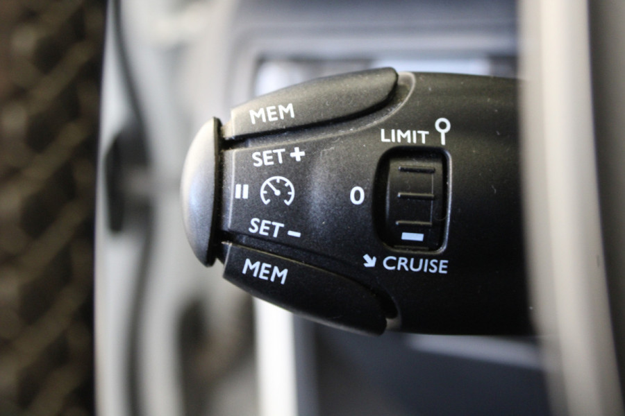Peugeot 3008 1.2 PureTech Active |Navi|Carplay|