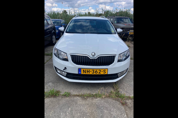 Škoda Octavia Combi 1.6 TDI Greentech Ambition Business