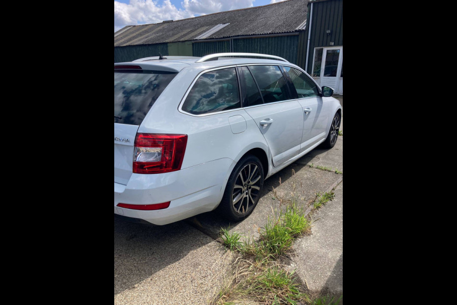 Škoda Octavia Combi 1.6 TDI Greentech Ambition Business