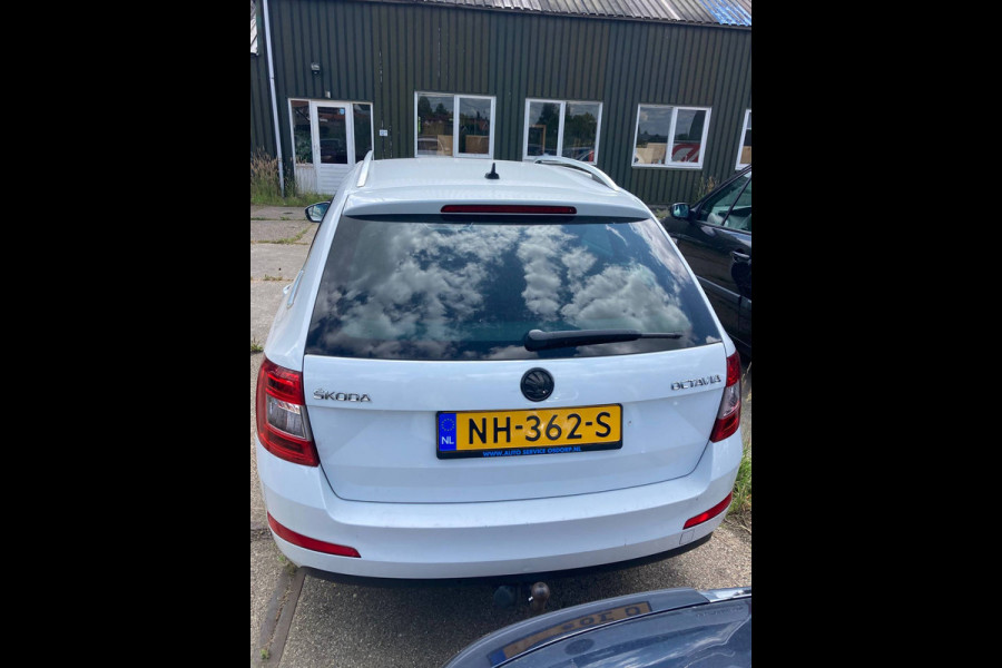Škoda Octavia Combi 1.6 TDI Greentech Ambition Business