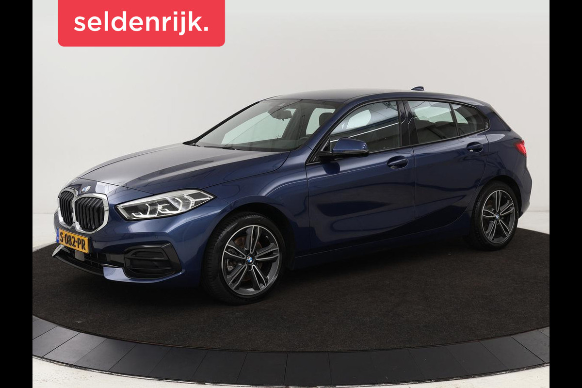BMW 1-serie 118i Intro Ed. | Carplay | Full LED | Sportstoelen | Navigatie | Climate control | Bleutooth | PDC | Trekhaak | Sfeerverlichting