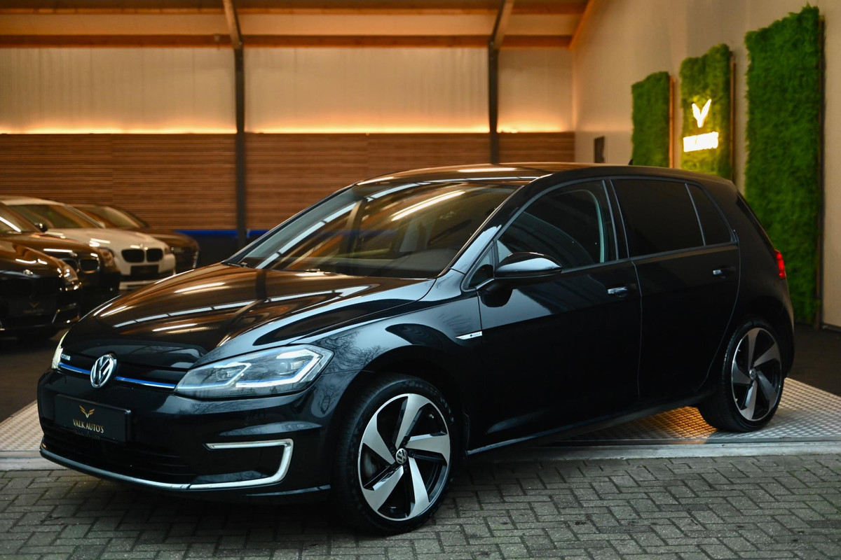 Volkswagen e-Golf - 35,8kwh - Leer - Keyless Entry - Stoelverwarming - Warmtepomp - Adaptive Cruise Control - LED Achterlichten - Volkswagen e-Golf - 35,8kwh - Leer - Keyless Entry - Stoelverwarming - Warmtepomp - Adaptive Cruise Control - LED Achterlichten -