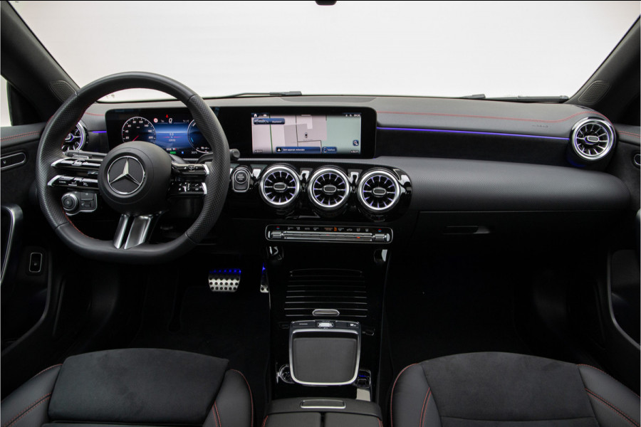 Mercedes-Benz CLA-Klasse 250 e AMG Premium, Facelift, Panorama, Key-Less, Sfeerverlichting, Hybrid 2024