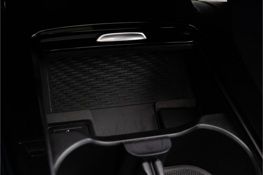 Mercedes-Benz CLA-Klasse 250 e AMG Premium, Facelift, Panorama, Key-Less, Sfeerverlichting, Hybrid 2024