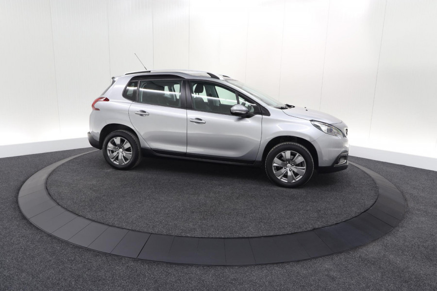 Peugeot 2008 PureTech 82 Blue Lion | Trekhaak | Panoramadak | Navigatie | Parkeersensoren | lage Kilometerstand