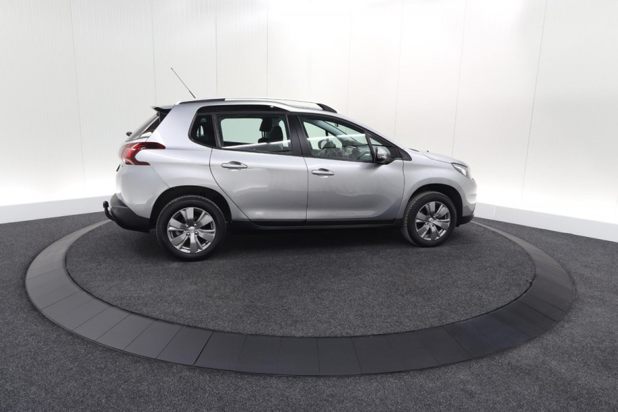 Peugeot 2008 PureTech 82 Blue Lion | Trekhaak | Panoramadak | Navigatie | Parkeersensoren | lage Kilometerstand