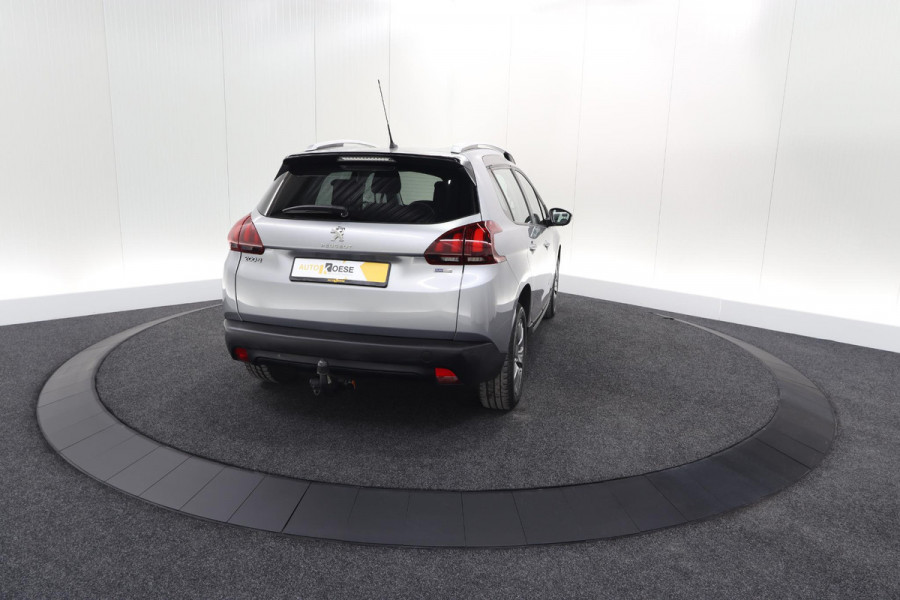 Peugeot 2008 PureTech 82 Blue Lion | Trekhaak | Panoramadak | Navigatie | Parkeersensoren | lage Kilometerstand