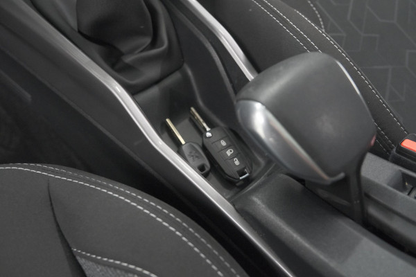 Peugeot 2008 PureTech 82 Blue Lion | Trekhaak | Panoramadak | Navigatie | Parkeersensoren | lage Kilometerstand